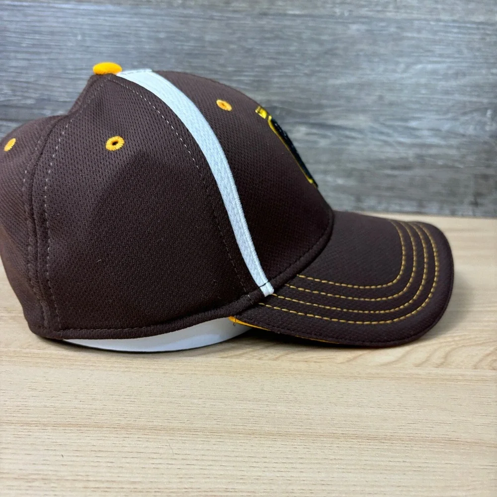GN Hat Cap Fitted One Size Brown Baseball Cap Crown Performance‎ NWT